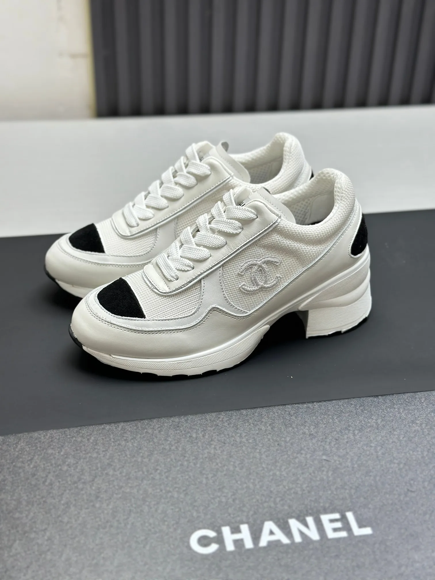Men's shoes 💰620💰Women's 🚺 Chanel Panda shoes! 2025 counter top casual sports shoes This classic design; the upper is in the style of electric embroidery with various techniques; the outsole is fashionable and sporty; the unusual inclusion of a variety of color matching elements... The diversified mix and match is very good-looking and versatile, and can be used for leisure, fashion, sports, and outdoor... ꫛꫀꪝ Go➫ Materials: ❶Upper made of: original imported first-layer silk cowhide + original waterproof cloth + original first-layer cowhide ❷Inner use: Original Yangli+wang ❸ Outsole based on: Original TPU combination outsole Special counter boutique packaging complete set for women 35–41